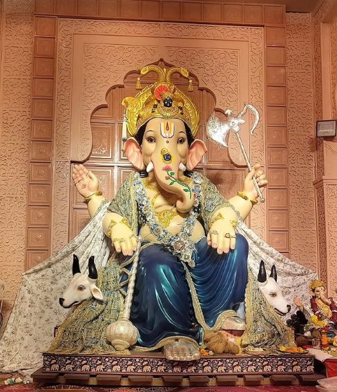 Mannatpurti Ganesh / Bharat Krida Mandal Ganesh pandal in Mahal, Nagpur