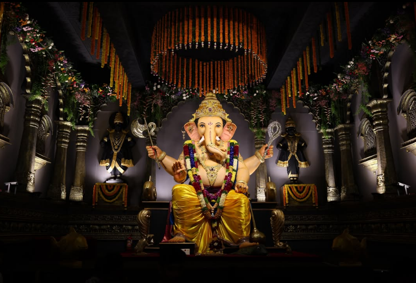 Dakshinamurti Ganeshotsav Mandal Ganesh pandal in Mahal, Nagpur